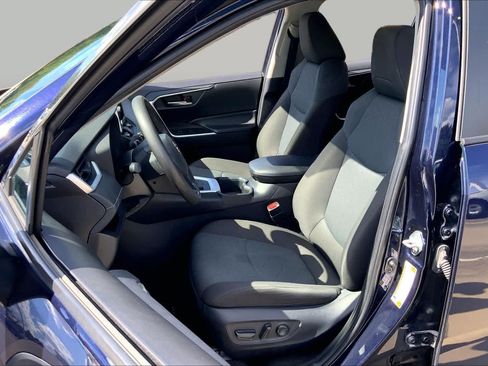 Used 2024 Toyota RAV4 XLE AWD/4WD image 8