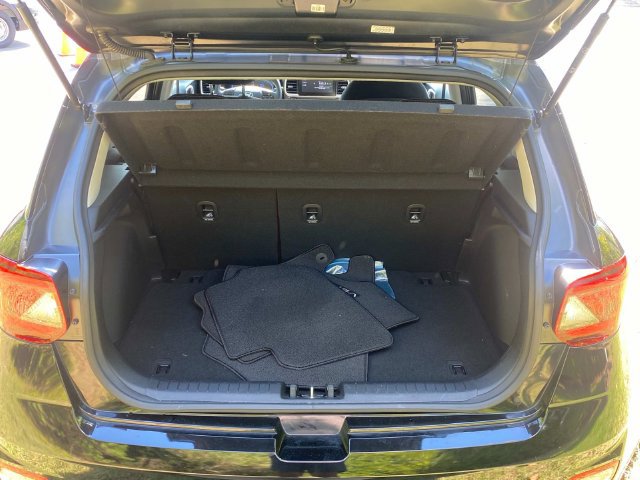 Used 2024 Hyundai Venue SEL FWD image 28