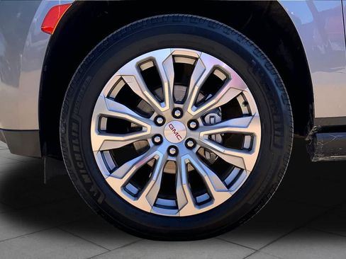 Used 2022 GMC Yukon XL Denali AWD/4WD image 11