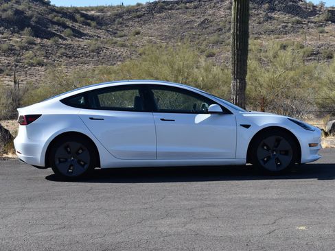 Used 2023 Tesla Model 3 Standard Range image 9