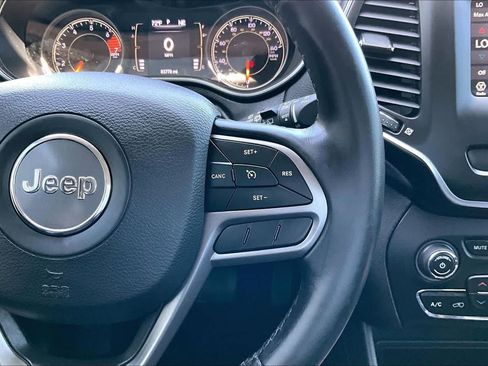 Used 2019 Jeep Cherokee Latitude Plus w/ Comfort/Convenience Group AWD/4WD image 26