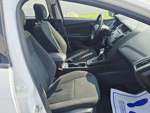 Used 2015 Ford Focus SE w/ SE Sport Package FWD image 16