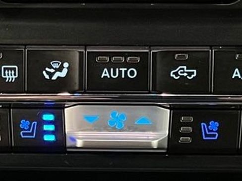 Used 2025 Ford F150 Lariat AWD/4WD image 38