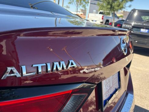 Used 2021 Nissan Altima 2.5 SR w/ SR Premium Package FWD image 7