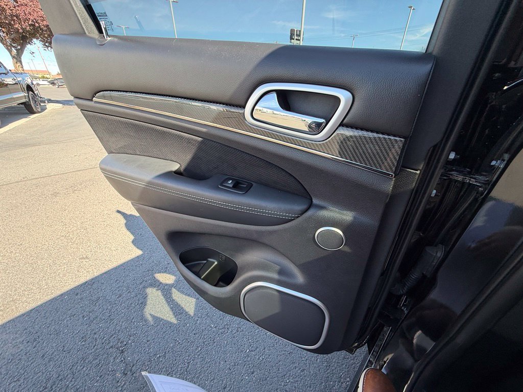 Used 2016 Jeep Grand Cherokee SRT AWD/4WD image 31