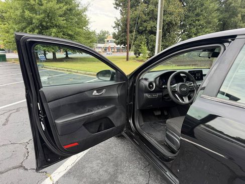 Used 2020 Kia Forte LXS FWD image 9