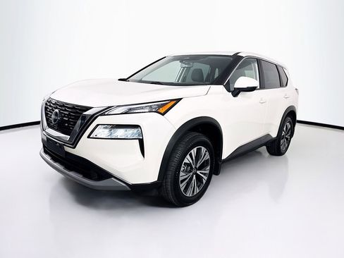 Used 2023 Nissan Rogue SV image 3