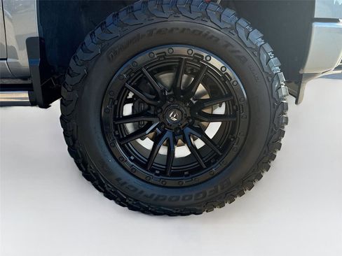 Used 2023 Chevrolet Silverado 1500 High Country w/ Z71 Off-Road Package image 34