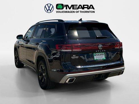 Used 2024 Volkswagen Atlas Peak Edition SE AWD/4WD image 3