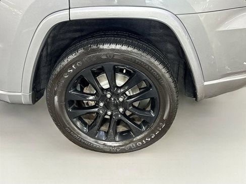 Used 2020 Jeep Grand Cherokee Altitude image 26
