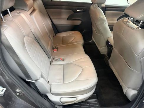 Used 2023 Toyota Highlander XLE image 35