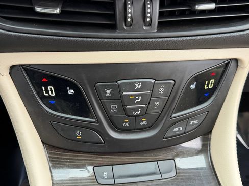 Used 2019 Buick Envision Essence AWD/4WD image 22