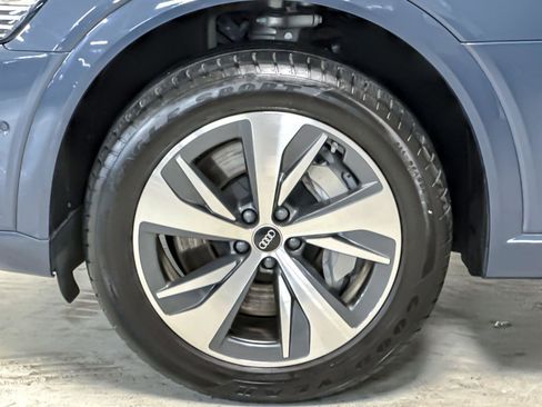 Used 2024 Audi Q8 e-tron Premium Plus image 25