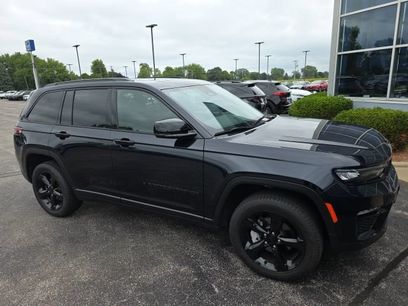 Used 2024 Jeep Grand Cherokee Limited w/ Black Appearance Package