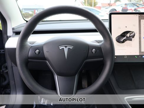 Used 2022 Tesla Model 3 image 3