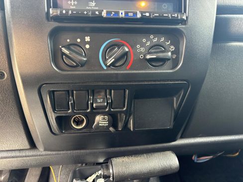 Used 2005 Jeep Wrangler Unlimited image 17