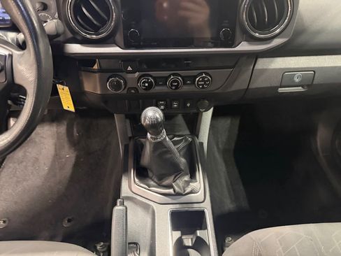 Used 2018 Toyota Tacoma TRD Sport image 13