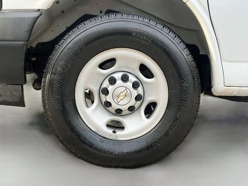 Used 2024 Chevrolet Express 2500 RWD image 27
