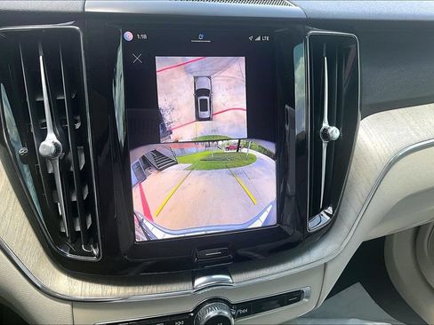 Certified 2024 Volvo XC60 B5 Plus w/ Protection Package Premier AWD/4WD image 29