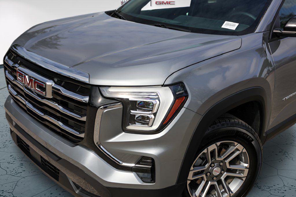 Used 2026 GMC Terrain Elevation FWD image 2
