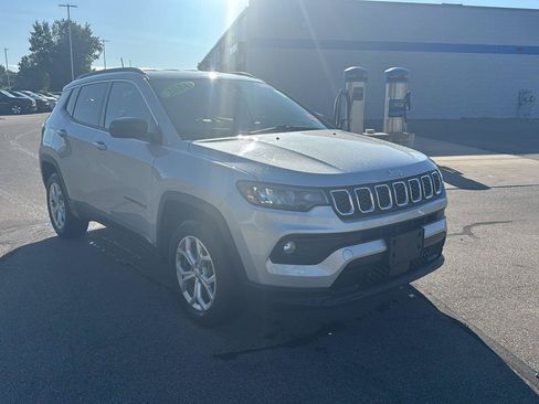 Used 2024 Jeep Compass Latitude AWD/4WD image 7