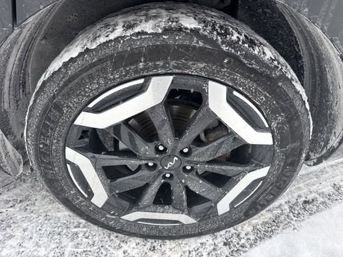 Used 2023 Kia Telluride EX w/ EX Captain's Chair Package image 9