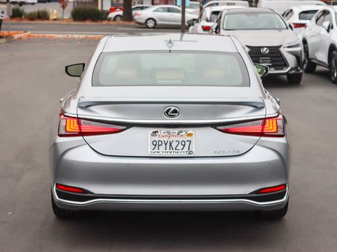 Certified 2025 Lexus ES 300h w/ Premium Package image 3