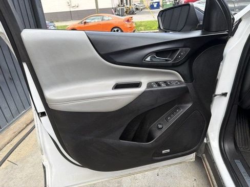 Used 2018 Chevrolet Equinox Premier FWD image 18