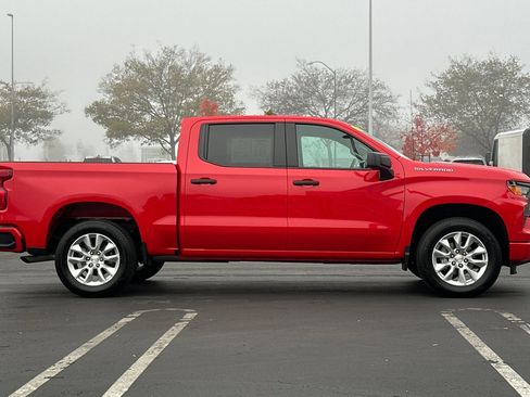 Used 2025 Chevrolet Silverado 1500 Custom image 3