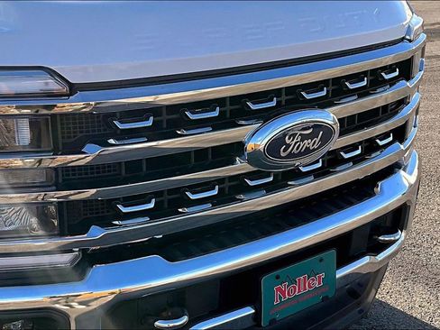 Used 2023 Ford F350 Lariat w/ Chrome Package image 29