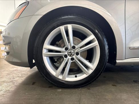 Used 2013 Volkswagen Passat 3.6 SEL Premium FWD image 36