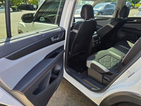 Used 2024 Volkswagen Atlas Peak Edition SE AWD/4WD image 27