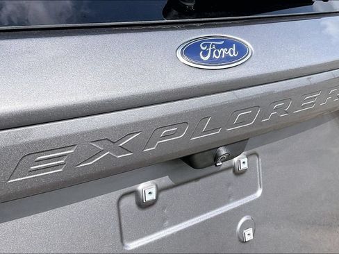 Used 2021 Ford Explorer XLT w/ Equipment Group 202A RWD image 27