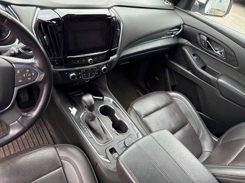 Used 2022 Chevrolet Traverse High Country w/ LPO, 'HIT The Road' Package AWD/4WD image 8