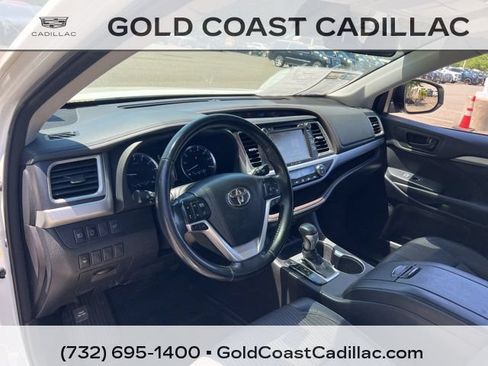 Used 2018 Toyota Highlander Plus AWD/4WD image 16