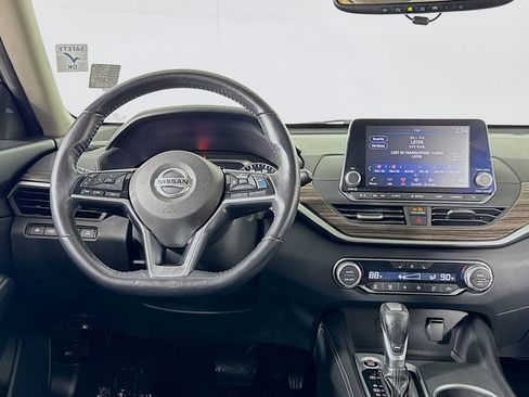 Used 2019 Nissan Altima 2.5 SL FWD image 9