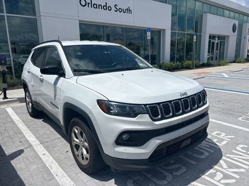 Used 2024 Jeep Compass Latitude AWD/4WD image 3