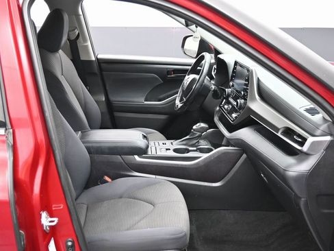 Used 2021 Toyota Highlander LE image 39