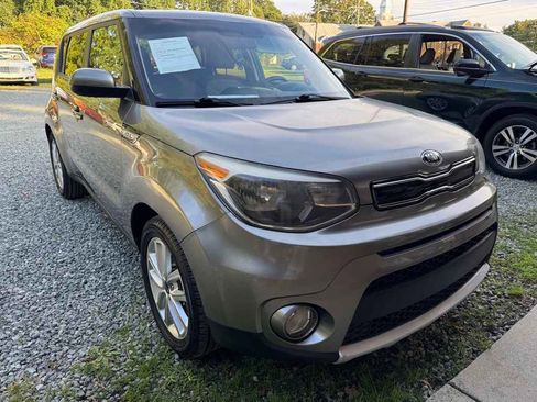 Used 2018 Kia Soul + image 7