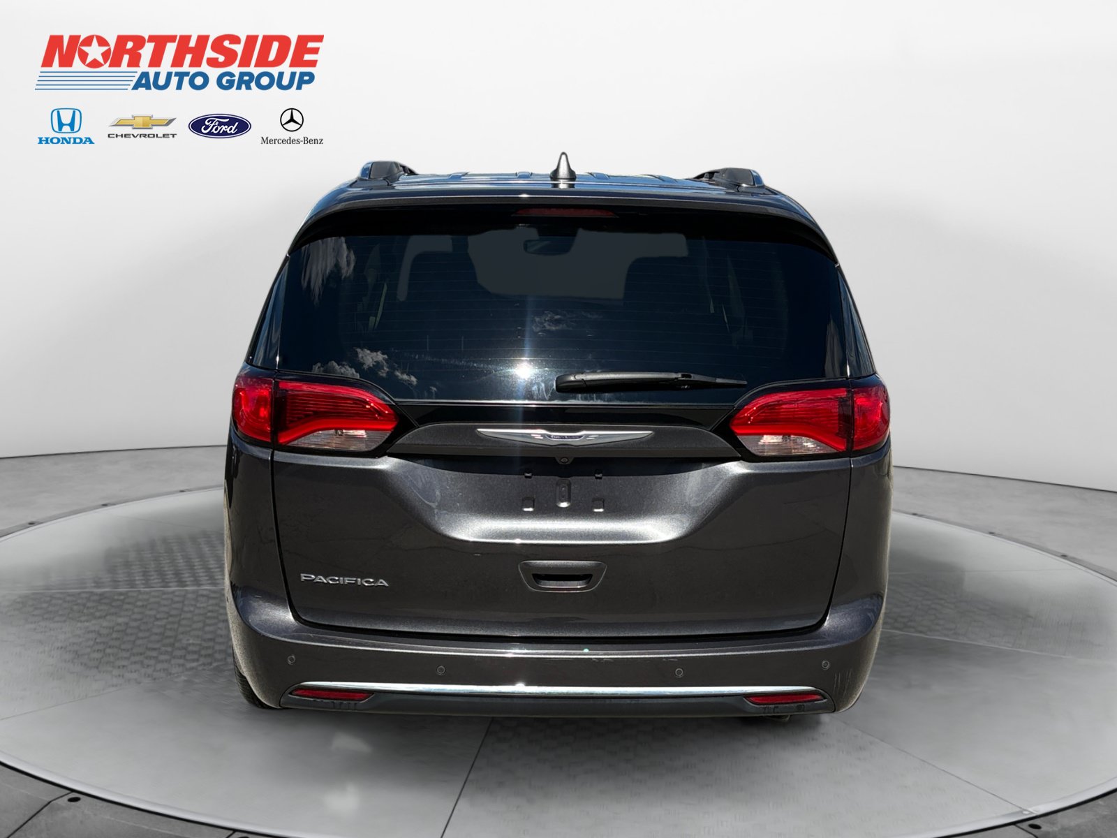 Used 2020 Chrysler Pacifica Touring-L w/ Advanced Safetytec Group FWD image 6