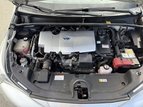 Used 2017 Toyota Prius Three Touring FWD image 31