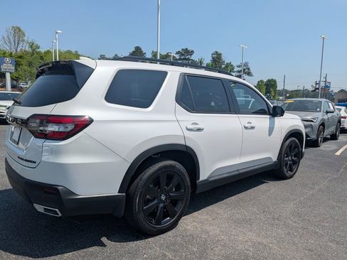Used 2025 Honda Pilot Black Edition image 5