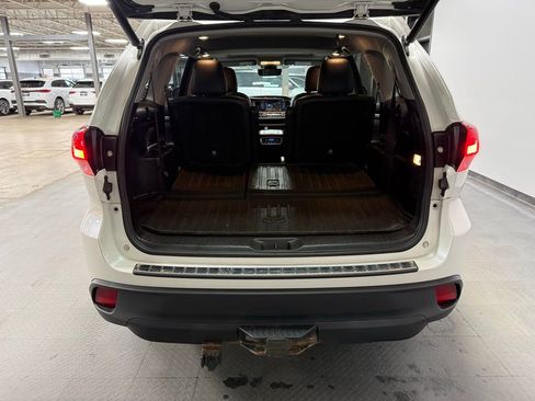 Used 2019 Toyota Highlander XLE image 24