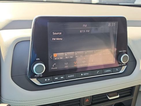 Certified 2025 Nissan Rogue SV AWD/4WD image 23