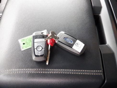 Used 2023 Ford F150 Lightning XLT image 29