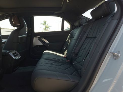New 2026 BMW i7 eDrive50 w/ M Sport Package RWD image 10