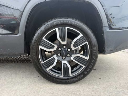 Used 2021 GMC Acadia SLT w/ Elevation Edition FWD image 9