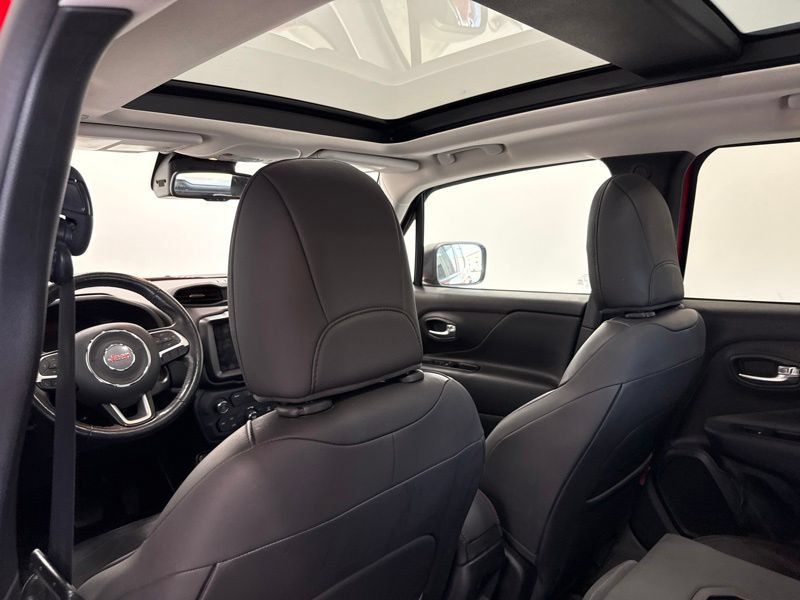 Used 2020 Jeep Renegade Trailhawk w/ Premium Leather Group AWD/4WD image 17