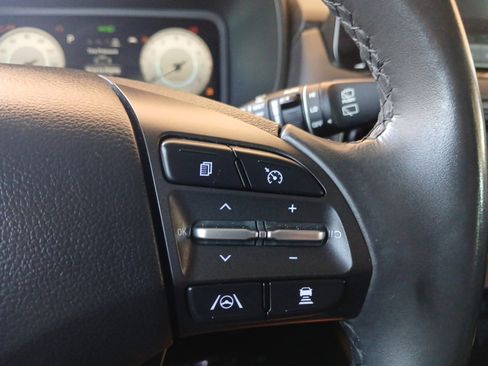 Used 2022 Hyundai Kona Limited image 17