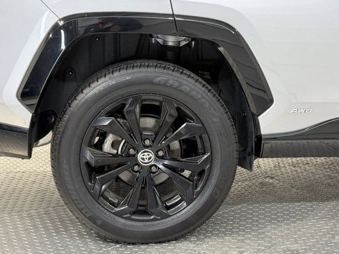 Used 2024 Toyota RAV4 SE image 8